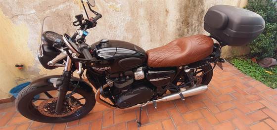 TRIUMPH STREET TWIN 